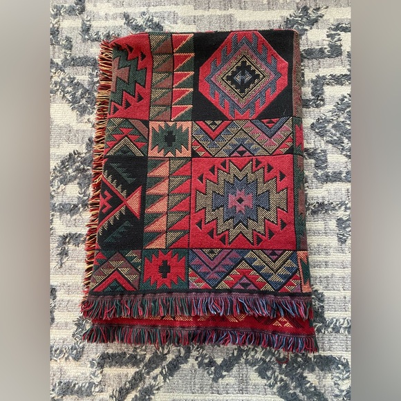 Geometric Patterned Blanket - Picture 1 of 1